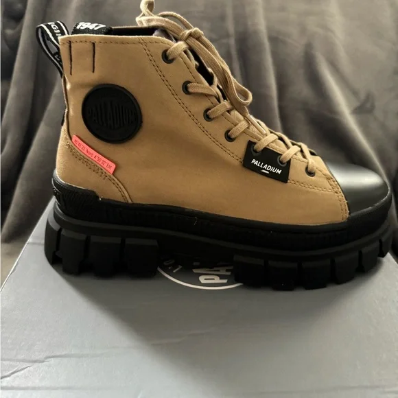 Palladium Women’s Revolt HI TX Boots - size 9 (NEW IN BOX) - Picture 3 of 7